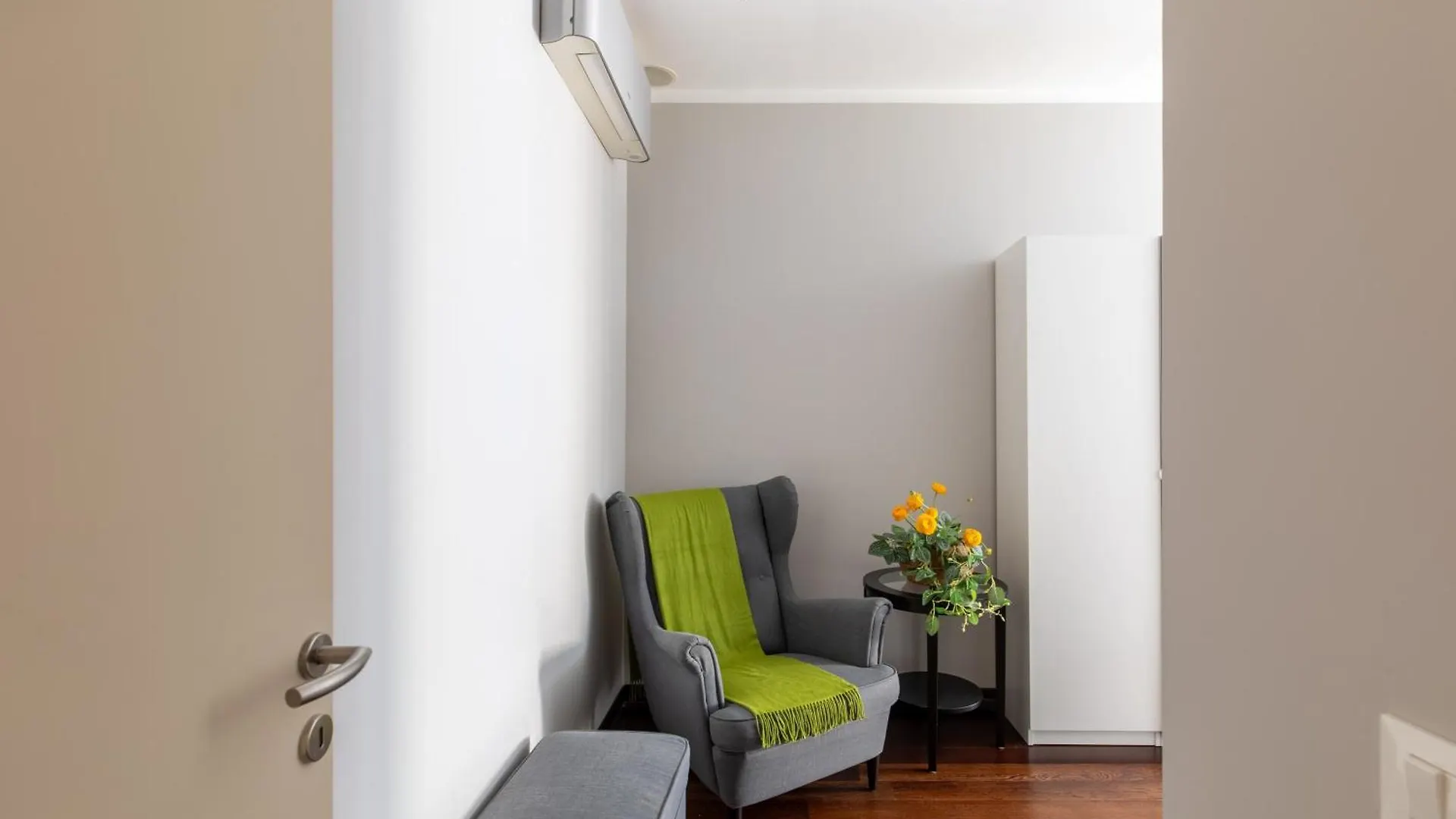 Iflat Contemporary Elegance In The Heart Of Rome Apartment